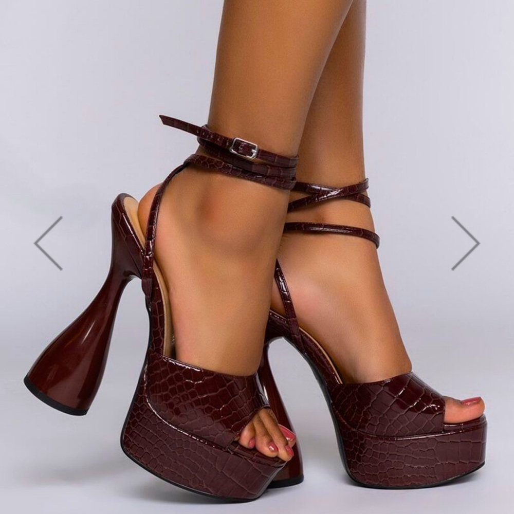 AZALEA WANG PLATFORM CHUNKY SANDAL